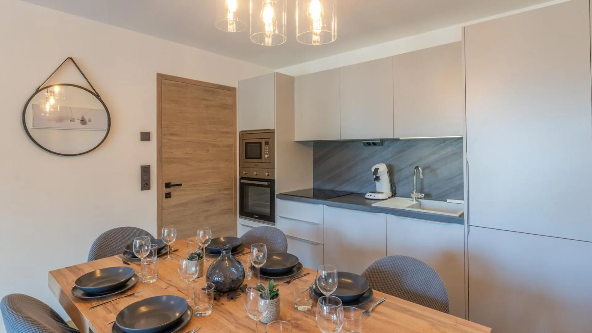 Appartement Neuf, 3 Ch., 8 Pers., Cabine, Au Pied Des Pistes A Courchevel - Fr-1-563-112 France